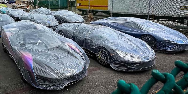 В аэропорту крупного американского города…