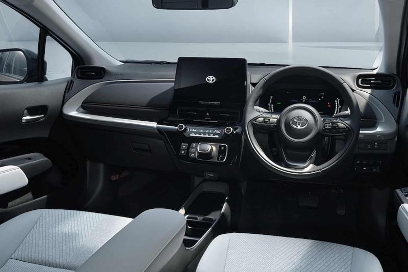 Интерьер Toyota Aqua