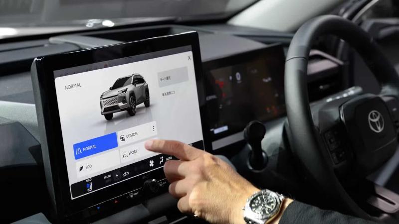 Новая мультимедийная система в Toyota RAV4…