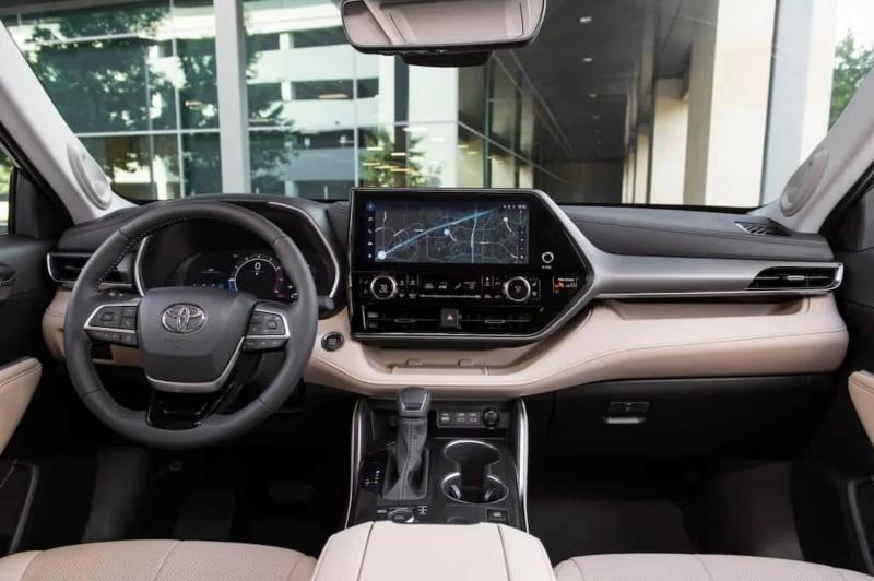 Интерьер Toyota Highlander Hybrid 2025