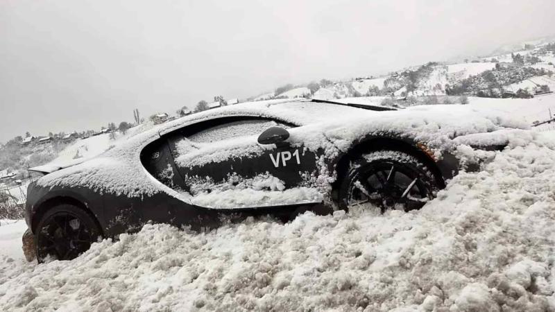Новейший гиперкар Bugatti тестируют в чуждой для…