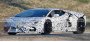 Открыть статью Преемник Lamborghini Aventador теряет камуфляж на новых шпионских…