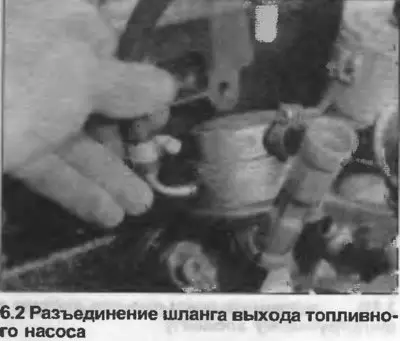2. Ослабьте скобы и отсоедините шланг от входного…