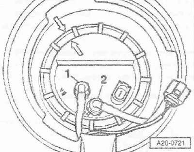 Отсоединить подающую топливную магистраль -1- от…