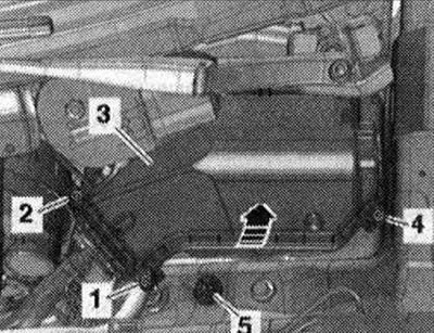 Вывернуть гайку -5- и высвободить провод массы.…