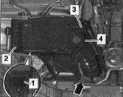Отсоединить эл. штекерное соединение -3-…