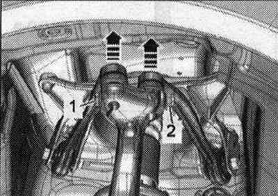 Отвернуть гайку -2- и вынуть болт -1-. Снять…