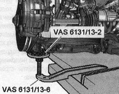 Установить кондукторы из -VAS 6131/13-слева и…