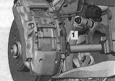 Разъединить болтовое соединение -3-. Разъединить…