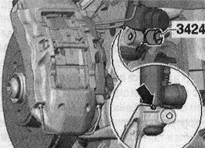 Чтобы извлечь болт -1-, в зависимости от стороны…