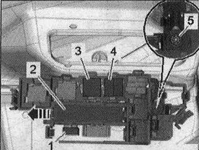 Открутить электрическую линию -5-. Извлечь реле…