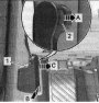 Открыть статью Снятие рычага троса отпирания капота