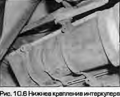 6. Вытяните нижнюю часть интеркулера из…