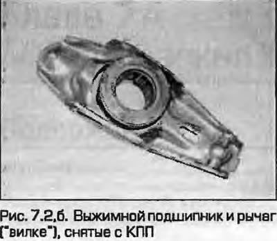 2. Отверткой аккуратно отцепите «вилку» от…