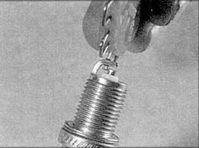 4. Отрегулируйте его, подогнув кончик.