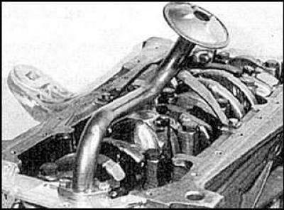 4. Снимите маслозаборный патрубок.