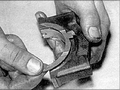 5. Установите упорные полукольца.
