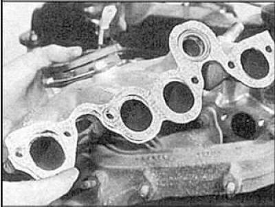 6. Снимите впускной колектор.