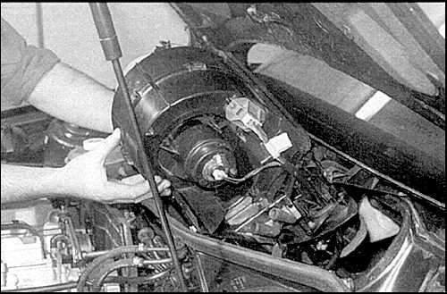 13. Снимите печку с автомобиля.