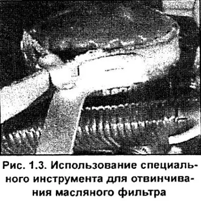 Специальным инструментом HAZET 2171-1, ослабьте…
