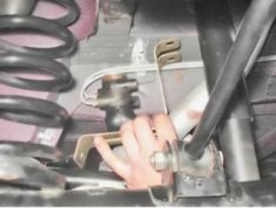 5. Снимаем кронштейн.