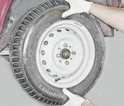 7. Проверяем наличие осевого люфта в подшипниках…