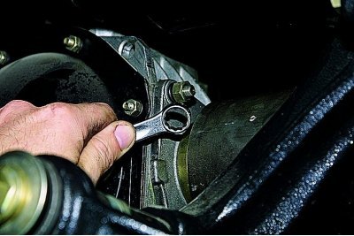 Левый привод снимаем аналогично, за исключением…