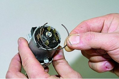 Для замены контактной части выключателя…