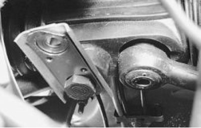 10. …и снимите рулевую тягу.