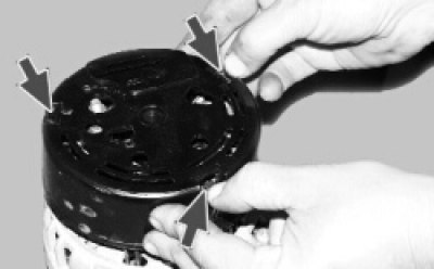 5. …и снимите пластмассовый кожух.