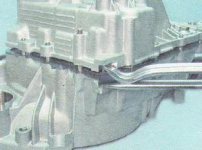 35. Двумя монтажными лопатками разъединяем…