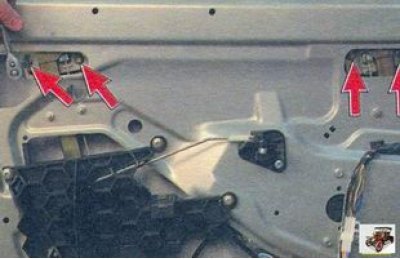 8. ...выверните четыре болта крепления стекла к…