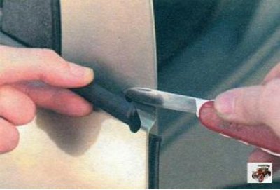 5. Подденьте декоративную вставку...
