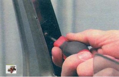 Пластик на передние двери лансер 10 за зеркалом. Карта двери vw golf 6. Снятие молдинга двери ауди а6. Молдинги дверей мерседес 124. Suzuki grand vitara 2011 пистоны обшивки.