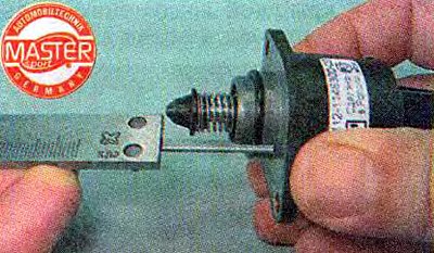 1. Штангенциркулем с глубиномером измеряем…