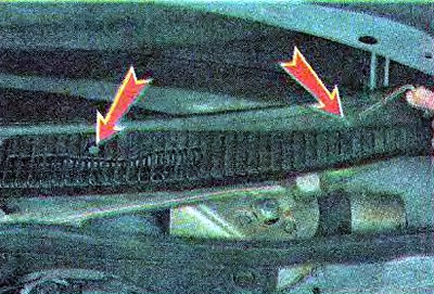 3. Ключом TORX Т20 отворачиваем семь саморезов…