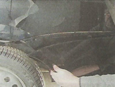 11. С двух сторон автомобиля выводим кромки…