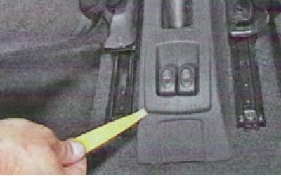 1. Отсоедините «минус» аккумулятора.