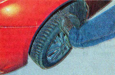 2. Осматриваем колеса автомобиля (см. «Проверка…