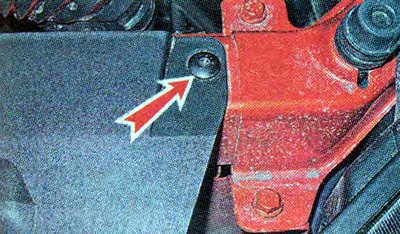 6. Ключом TORX T20 отворачиваем болт правого...