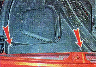 8. Ключом TORXT20 отворачиваем по два болта…