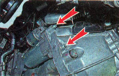 6. Ключом TORX Е10 отворачиваем три болт…