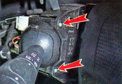 5. Ключом TORXT10 отворачиваем два винта…