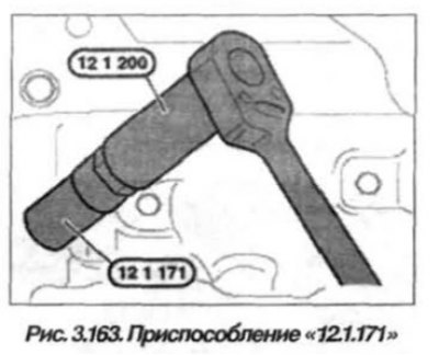 Замену свечей зажигания необходимо проводить в…