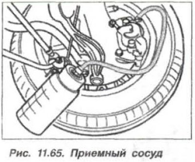 подсоединить один конец шланга к приемному сосуду…