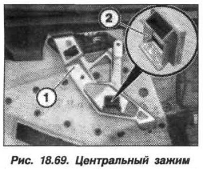 При замене обшивки передней двери необходимо…