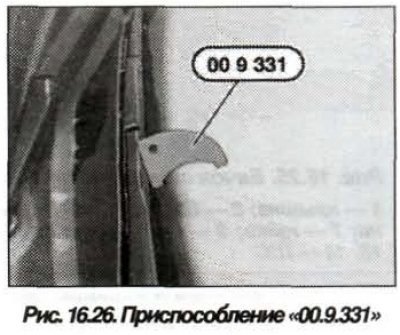Установку рычагов стеклоочистителя на ветровом…
