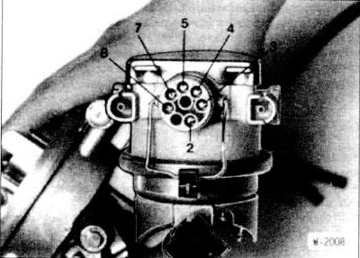 Подать через штуцер -U- регулятора дроссельной заслонки разреженное давление около 250 мбар.…
