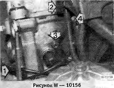 Отвернуть с передней стороны головки цилиндров…