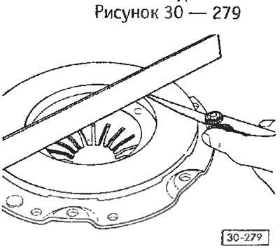Проверить рабочую поверхность ведущего диска на отсутствие трещин, прогоревших мест и износа.…